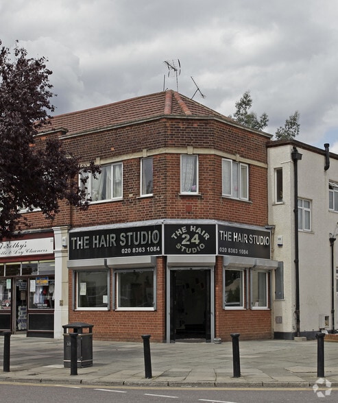 24 Fillebrook Ave, Enfield for sale - Primary Photo - Image 1 of 1