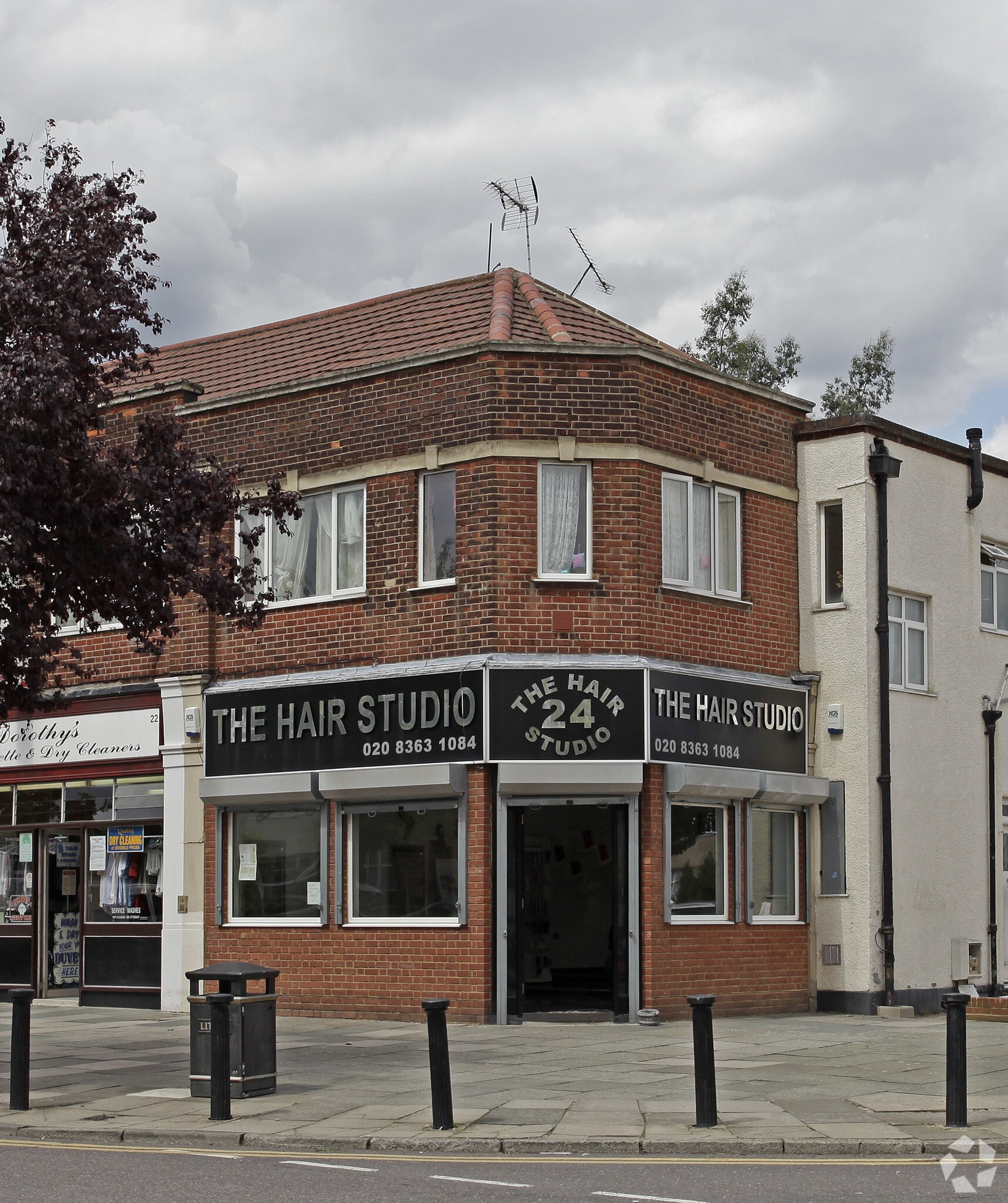 24 Fillebrook Ave, Enfield for sale Primary Photo- Image 1 of 1
