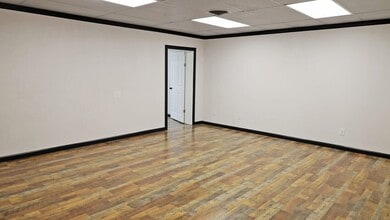 400 E Jack Choate Ave, Hennessey, OK for lease Interior Photo- Image 2 of 6