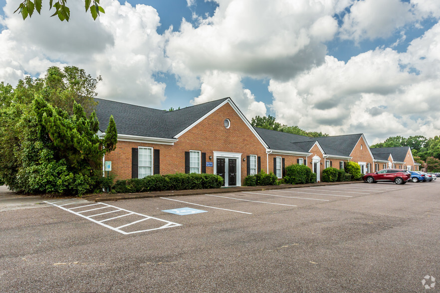 5261-5275 Mendenhall Park Pl, Memphis, TN for lease - Primary Photo - Image 1 of 2