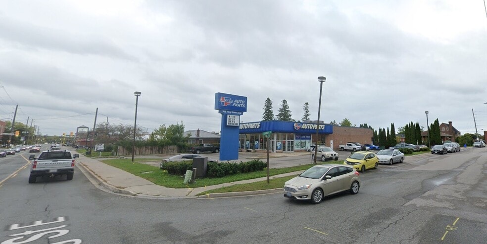 205 King St E, Bowmanville, ON for lease - Building Photo - Image 2 of 3