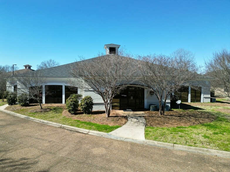 601 Crescent Blvd, Ridgeland, MS for lease - Building Photo - Image 2 of 23