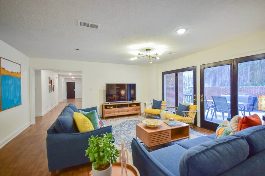 Prime Portfolio in Martinsburg, WV portfolio of 9 properties for sale on LoopNet.com - Interior Photo - Image 1 of 8