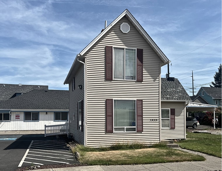 1520 W College Ave & 706 N Maple St Sale portfolio of 2 properties for sale on LoopNet.com - Building Photo - Image 3 of 7