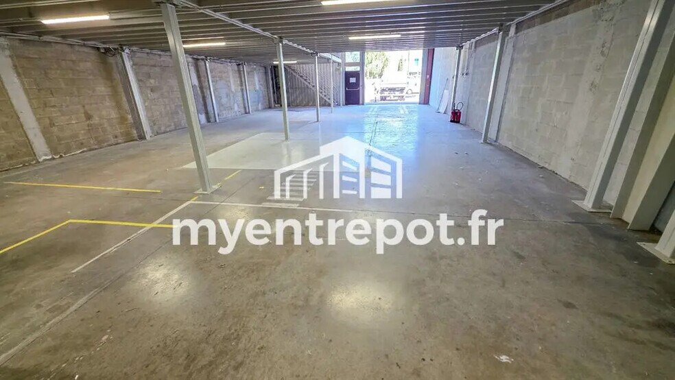 Flex in Marseille for sale - Interior Photo - Image 3 of 9