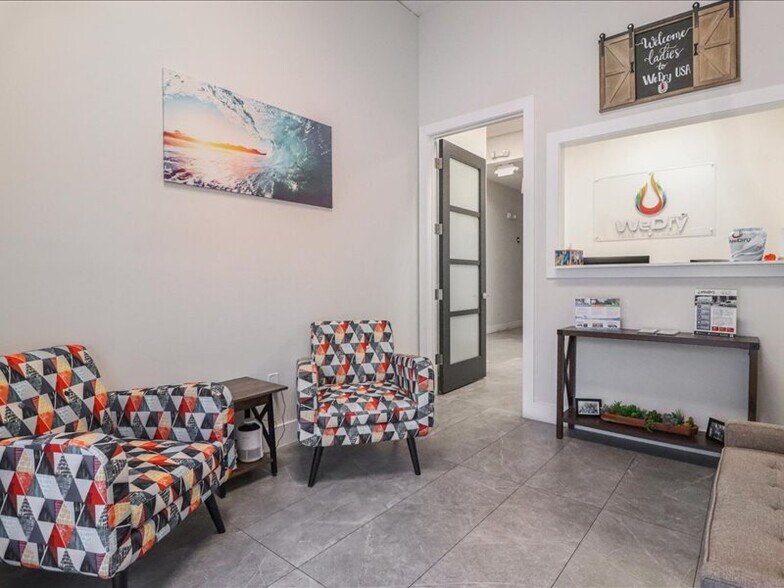 73 SW 12th Ave, Dania Beach, FL for sale - Interior Photo - Image 2 of 52