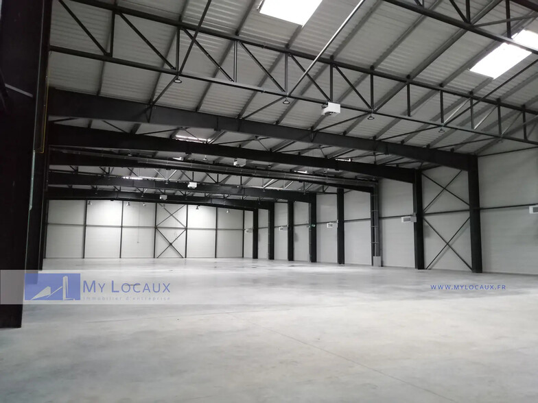 Industrial in Stains for sale - Building Photo - Image 1 of 6