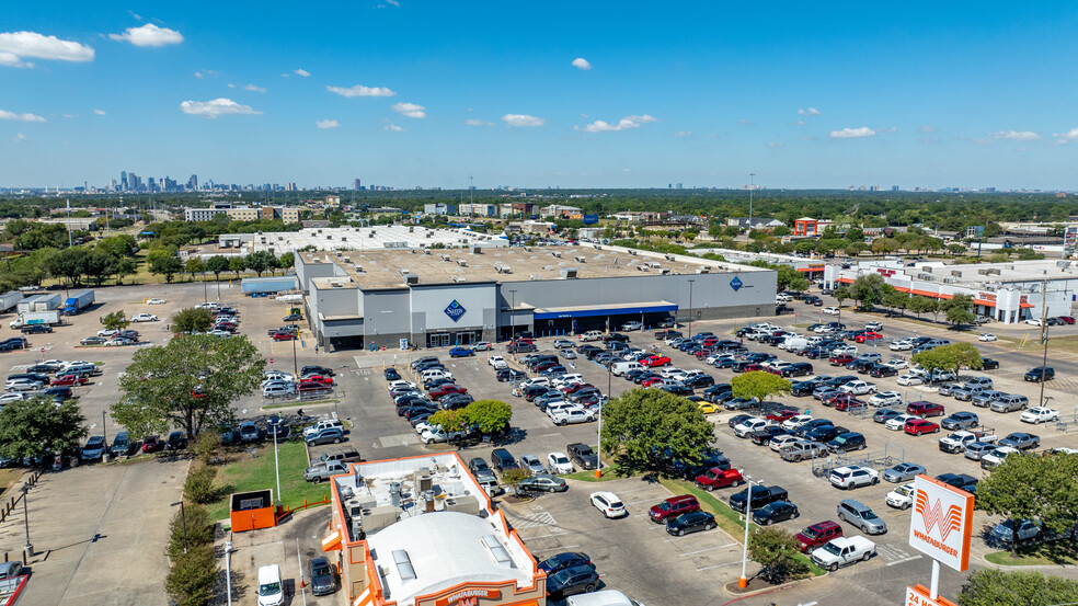 Sam's Club, Dallas, TX for sale - Building Photo - Image 3 of 6