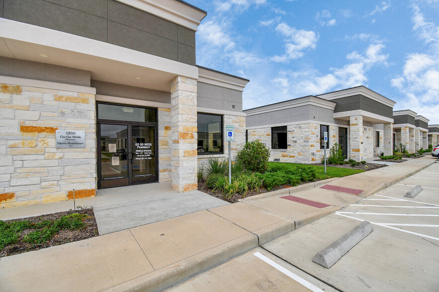 3129 Kingsley Dr, Pearland, TX for lease - Building Photo - Image 3 of 34