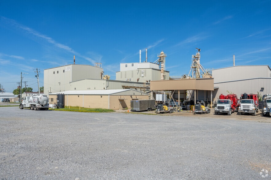 Industrial Manufacturing Plant portfolio of 4 properties for sale on LoopNet.com - Building Photo - Image 1 of 21