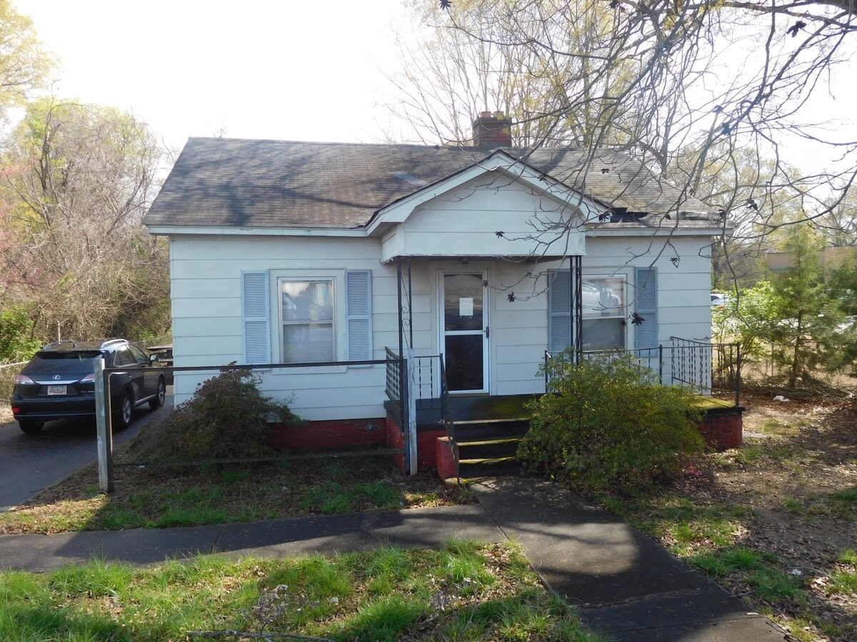 1004 W Floyd Baker Blvd, Gaffney, SC 29341