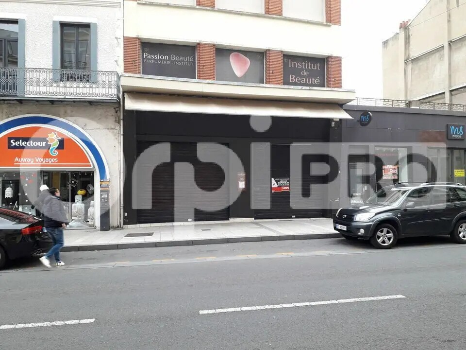 Retail in Montluçon for lease Building Photo- Image 1 of 5