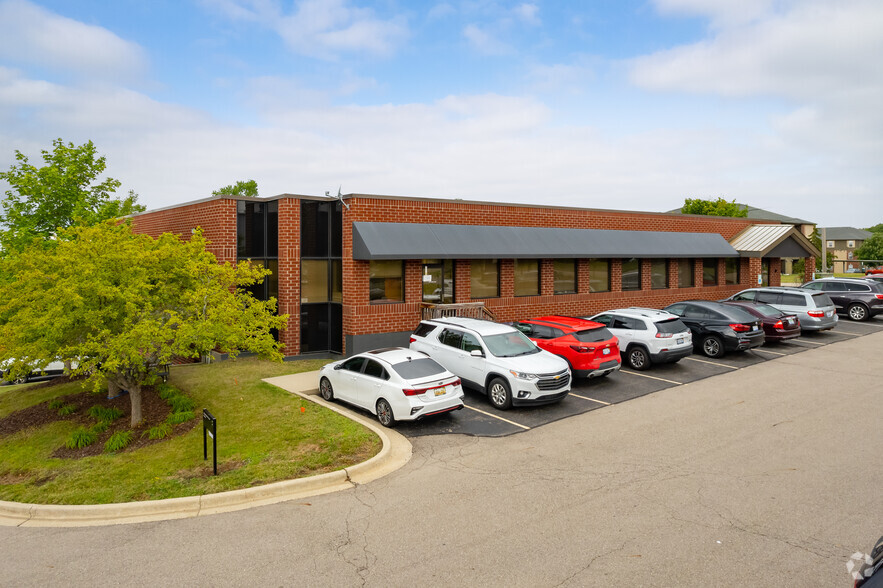 3370 E Jolly Rd, Lansing, MI for lease - Building Photo - Image 1 of 7