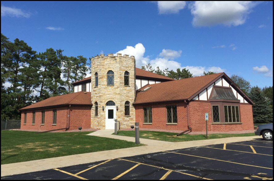 235 N 18th Ave, West Bend, WI 53095