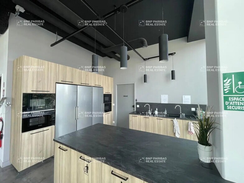 Office in Limonest for lease - Interior Photo - Image 3 of 10