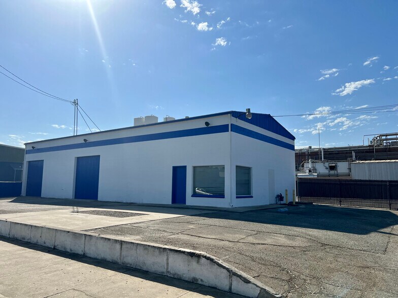 545 W 6th St, Hanford, CA 93230