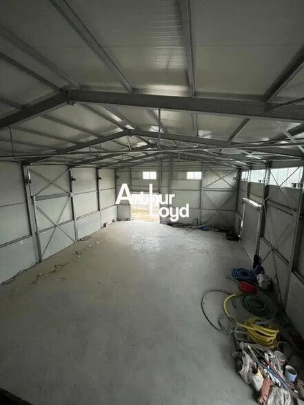 Flex in La Roquette-sur-Siagne for lease - Interior Photo - Image 3 of 8