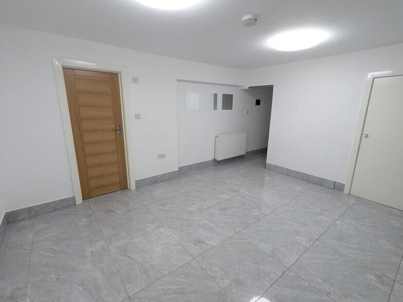 122-122A Finchley Rd, London for lease - Interior Photo - Image 2 of 24