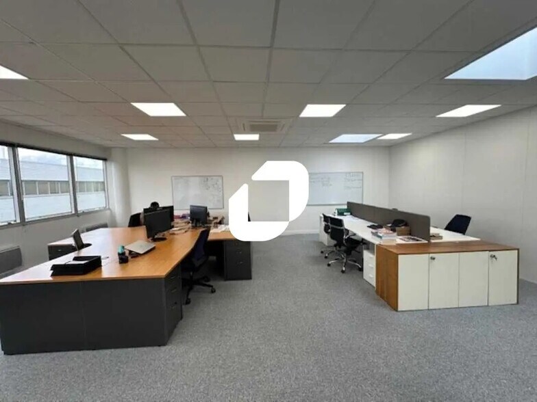 Office in Argenteuil for lease - Interior Photo - Image 3 of 10