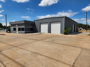 1301 NW Cache Rd, Lawton, OK for lease Interior Photo- Image 1 of 20