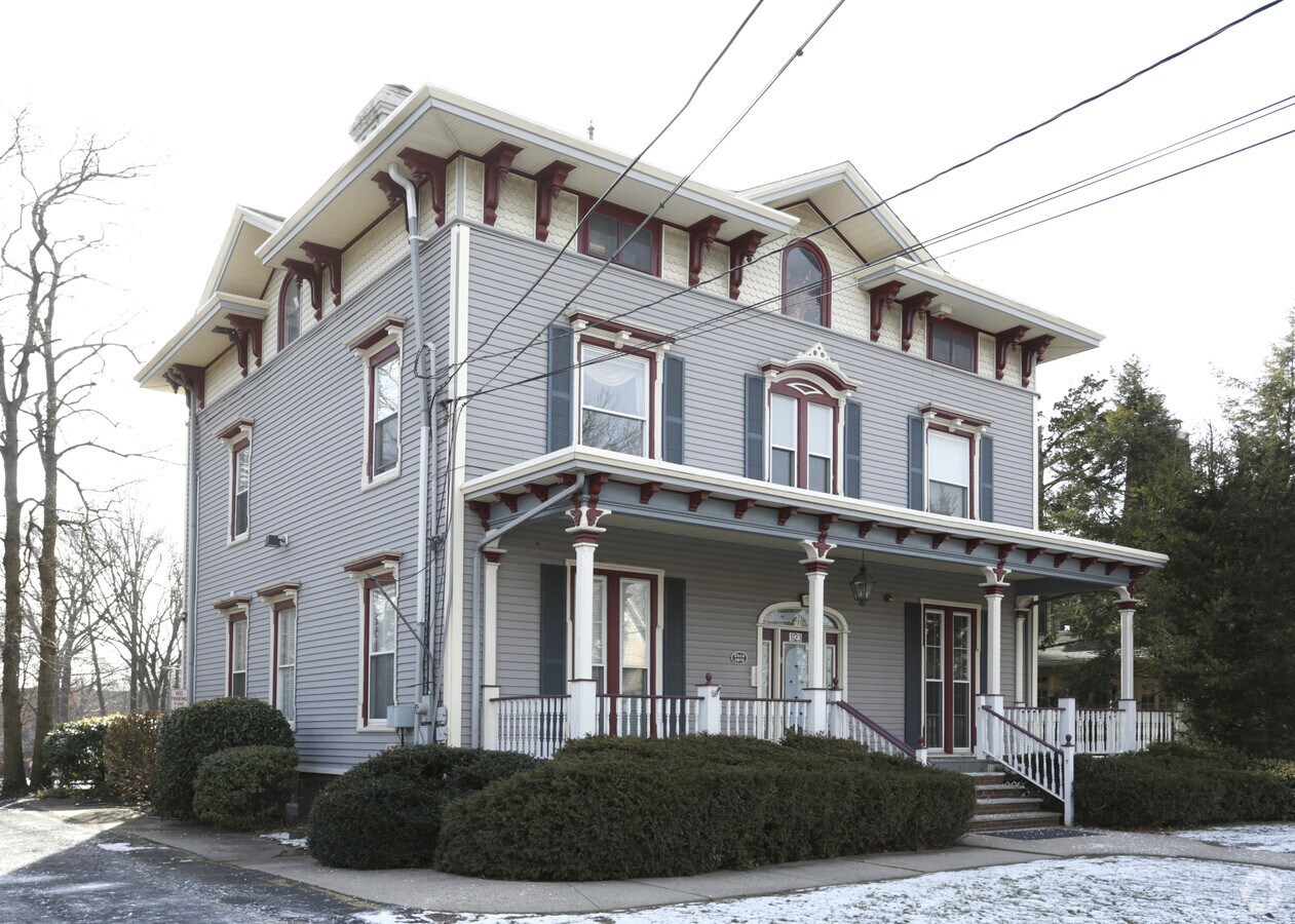 123 Green St, Woodbridge, NJ 07095