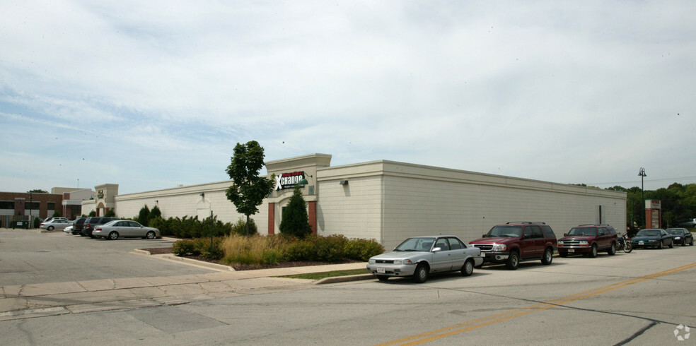 4820-4860 S 76th St, Greenfield, WI for lease - Building Photo - Image 3 of 10