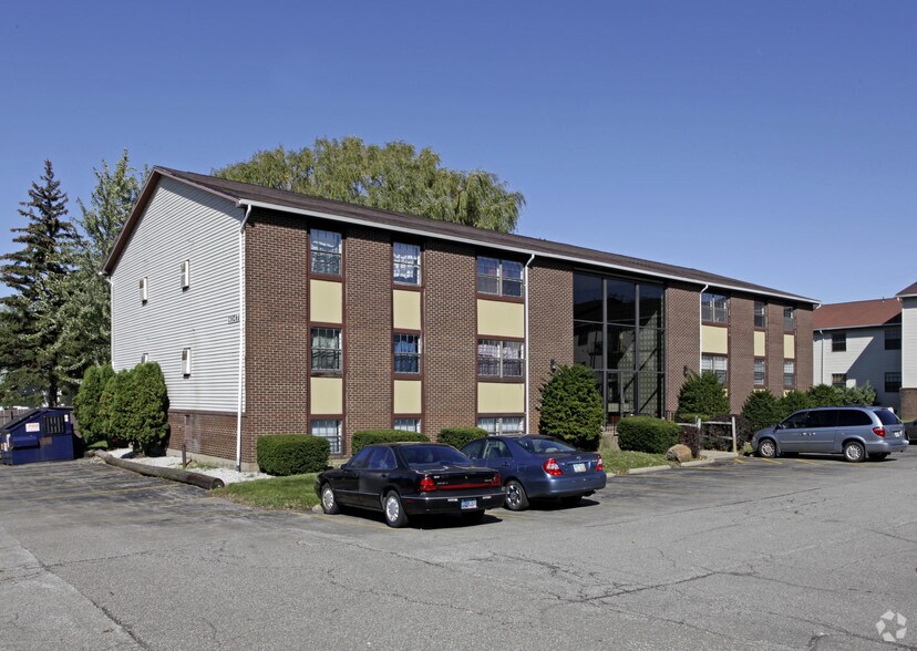 2324 E 43rd St, Erie, PA 16510