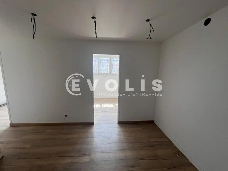 Office in Saint-Maur-des-Fossés for lease - Interior Photo - Image 3 of 9