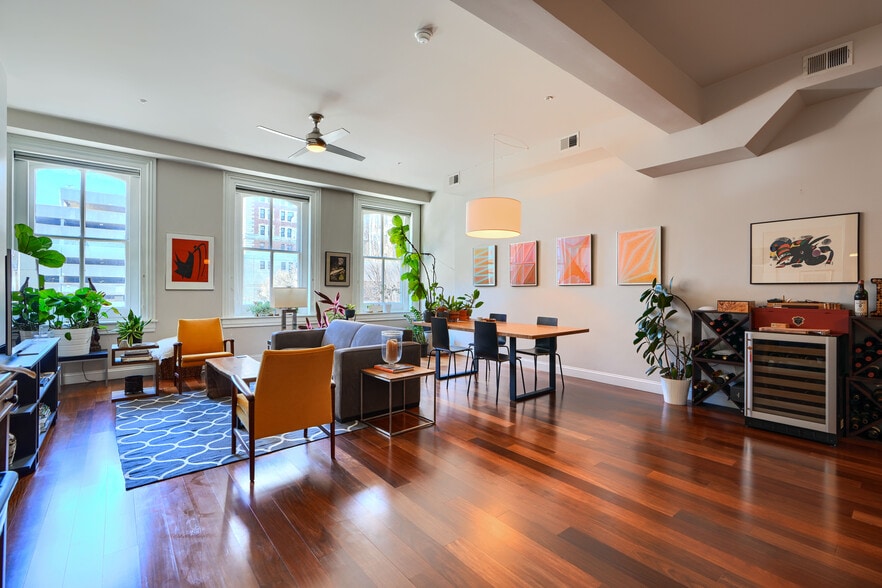 1025 St. Paul St, Baltimore, MD for sale - Interior Photo - Image 2 of 16