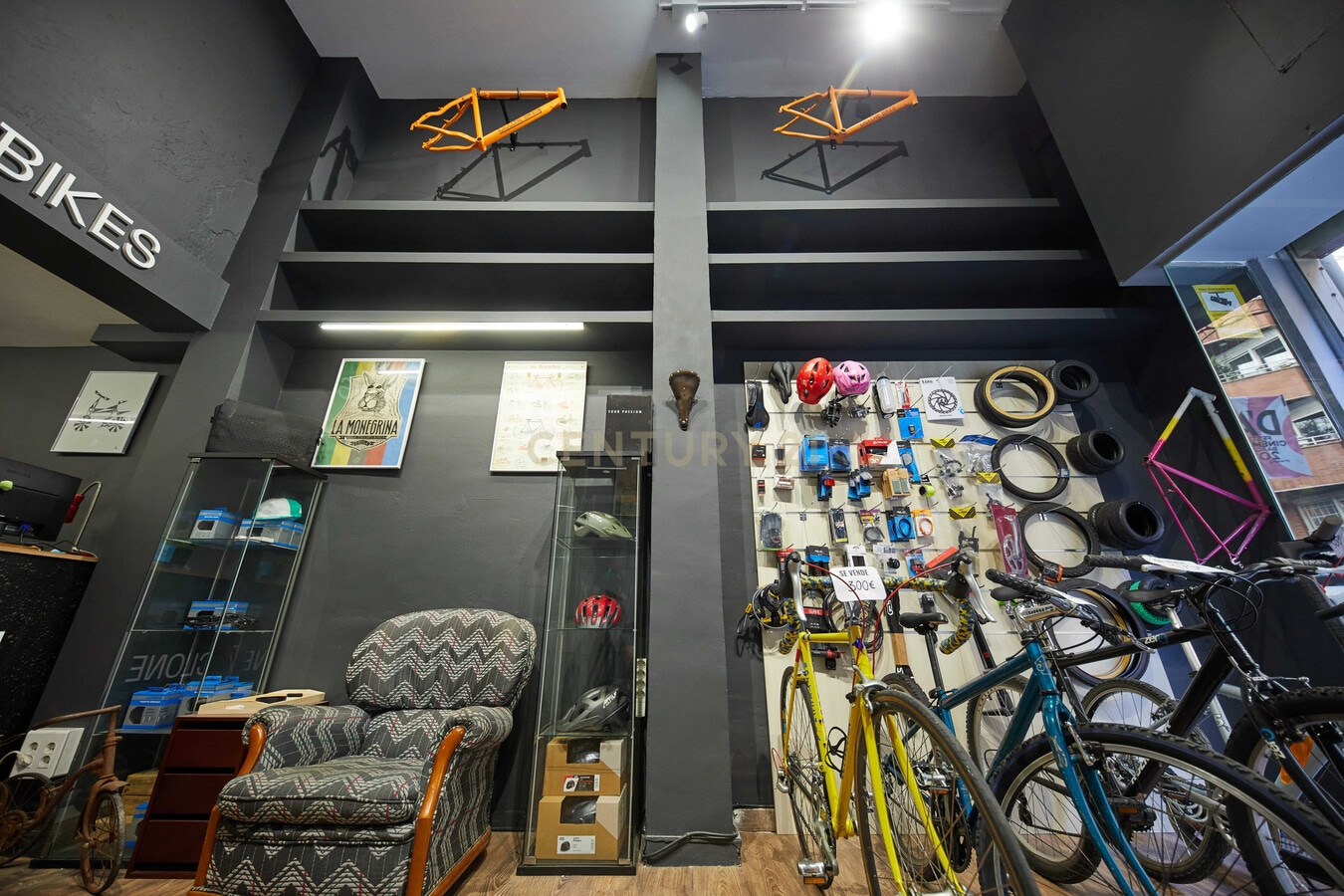 Barcelona, BAR 08029 - Unit Pta. 2 - - Interior Photo - Image 1 of 5