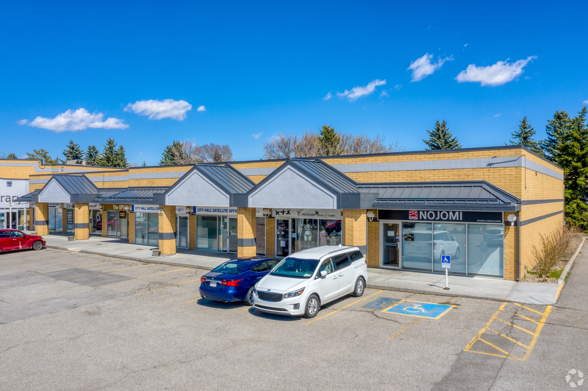 304 Main St SE, Airdrie, AB for sale Primary Photo- Image 1 of 1