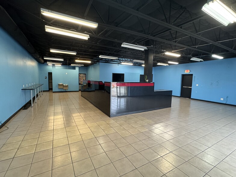 604 N Bell Blvd, Cedar Park, TX for lease - Building Photo - Image 2 of 16