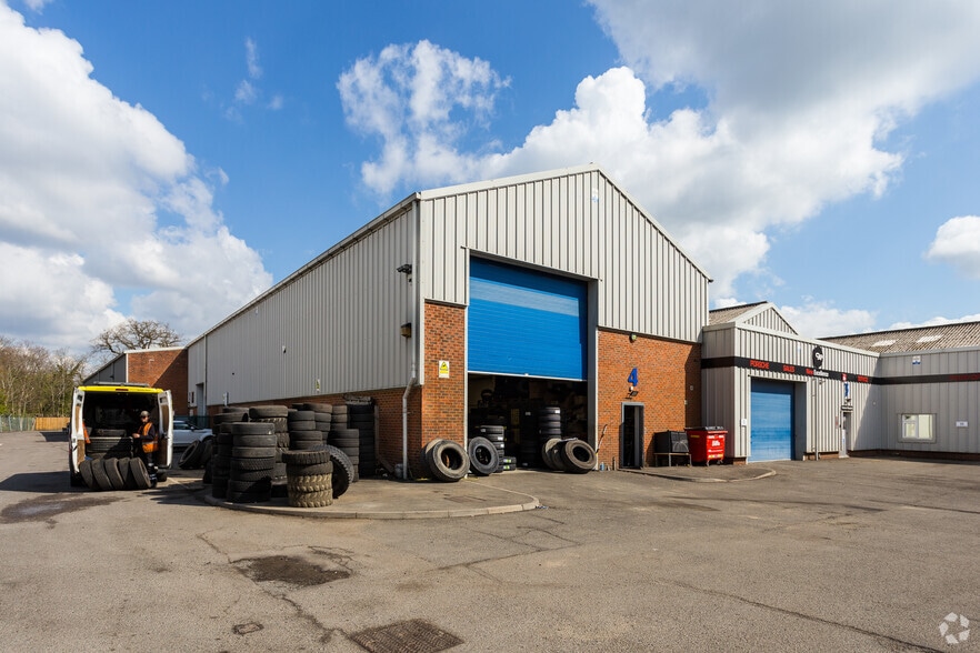 41 Balcombe Rd, Horley for sale - Building Photo - Image 1 of 1