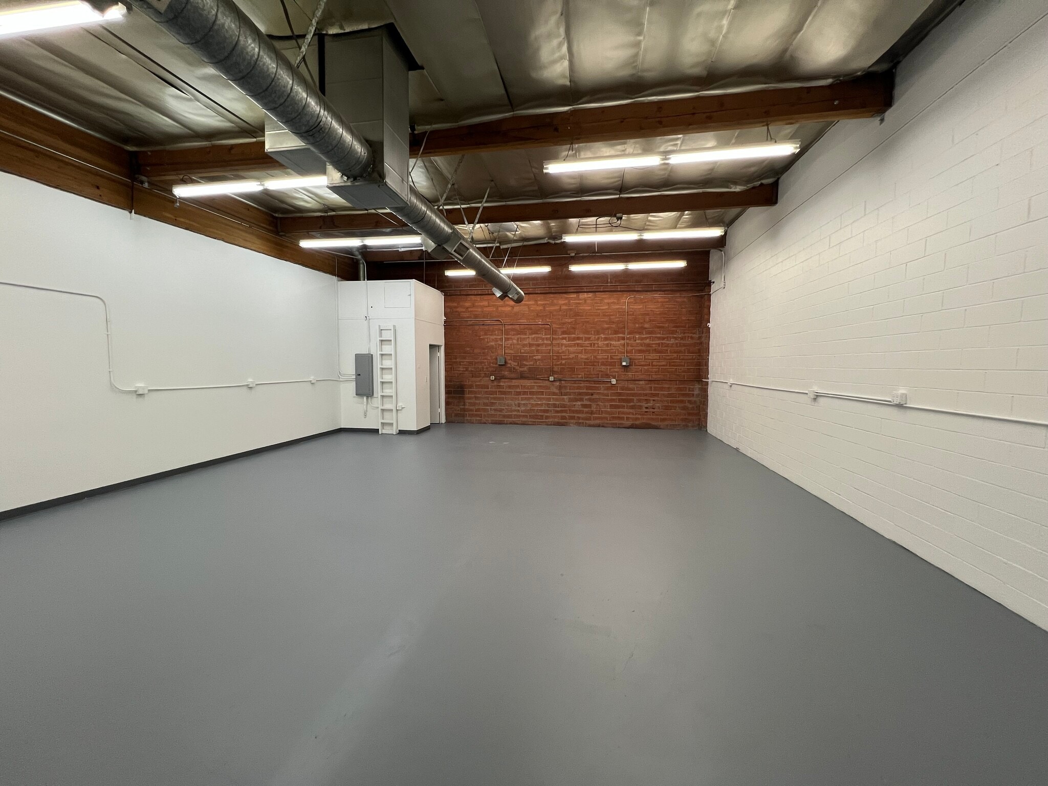 7401 Laurel Canyon Blvd, North Hollywood, CA for lease Building Photo- Image 1 of 12