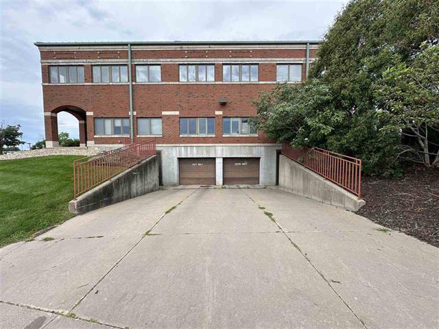 2346 Mormon Trek Blvd, Iowa City, IA for sale - Building Photo - Image 2 of 6