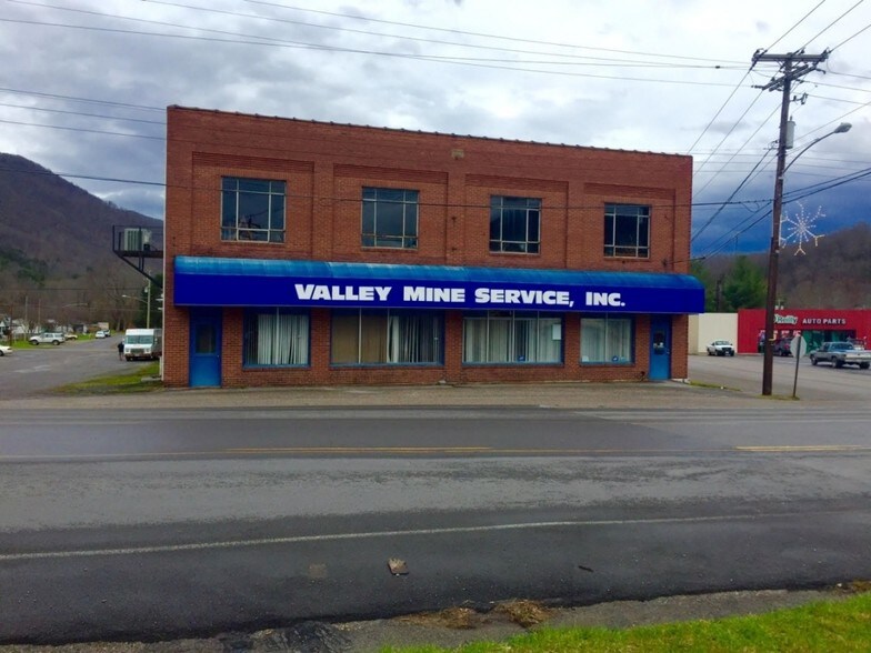 429 E 5th St N, Big Stone Gap, VA for sale - Primary Photo - Image 1 of 1