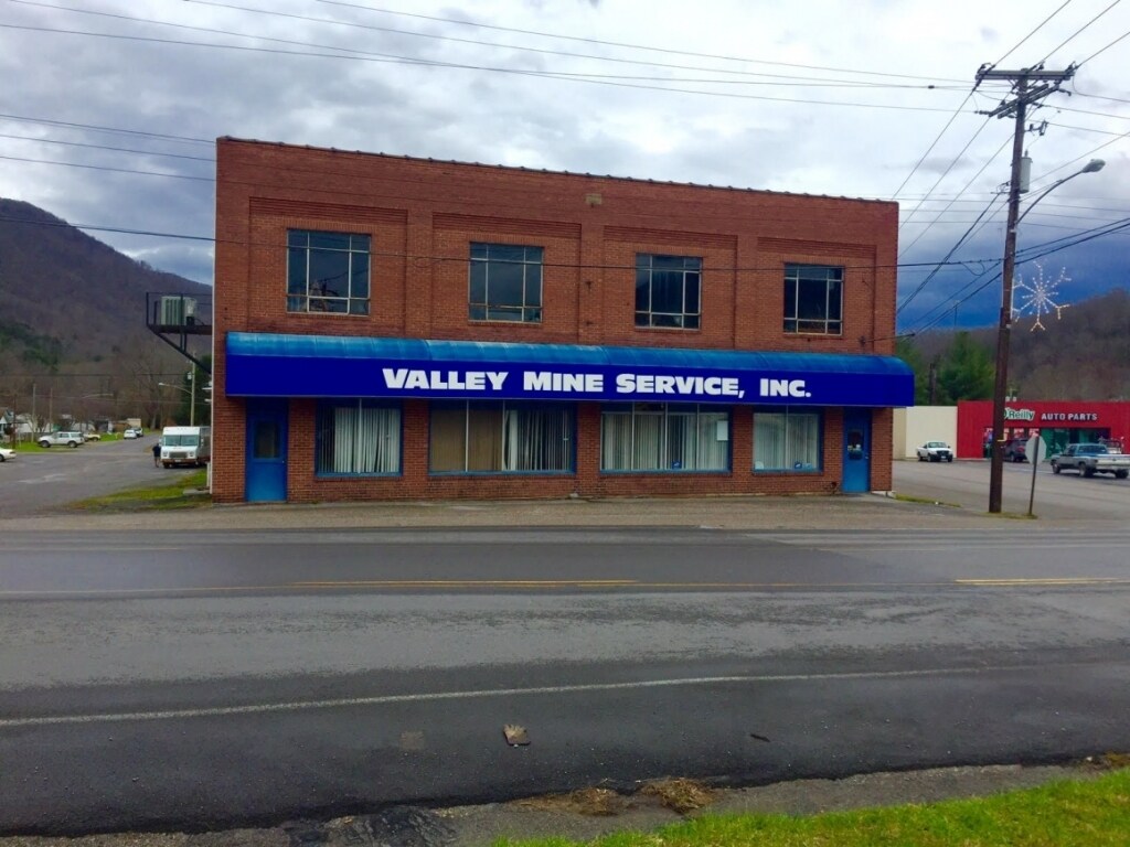 429 E 5th St N, Big Stone Gap, VA for sale Primary Photo- Image 1 of 1