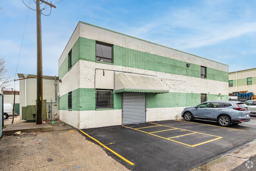 27 New York Ave, Westbury, NY for sale - Primary Photo - Image 1 of 1