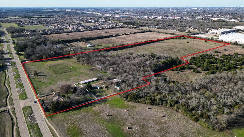 2105 N Houston School Rd, Lancaster, TX for sale - Building Photo - Image 2 of 3