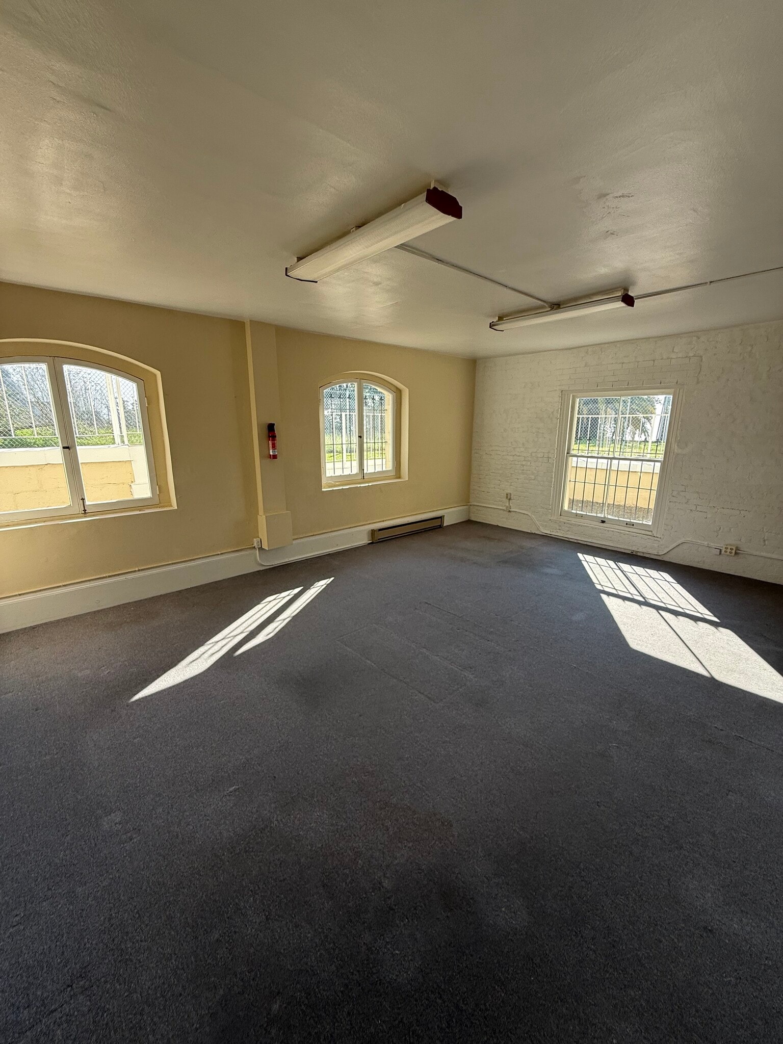 1060 Grant St, Benicia, CA for lease Interior Photo- Image 1 of 2