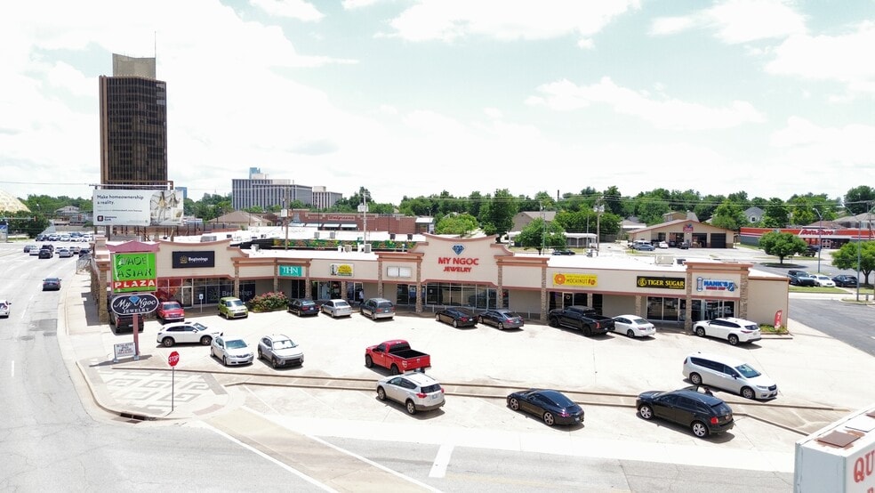 2419-2435 N Classen Blvd, Oklahoma City, OK for lease - Aerial - Image 1 of 7