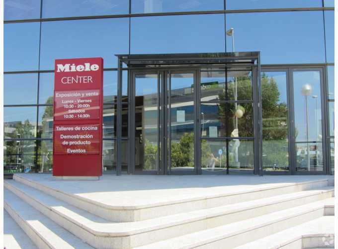 Avenida de Bruselas, 31, Alcobendas, Madrid for lease - Building Photo - Image 2 of 4