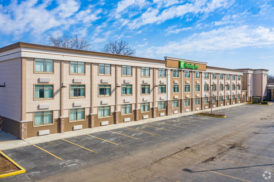 200 E Rand Rd, Mount Prospect, IL for sale - Building Photo - Image 3 of 5