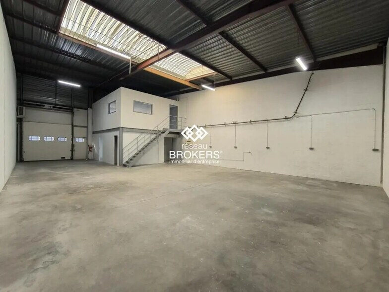 Flex in Lisses for lease - Building Photo - Image 3 of 7