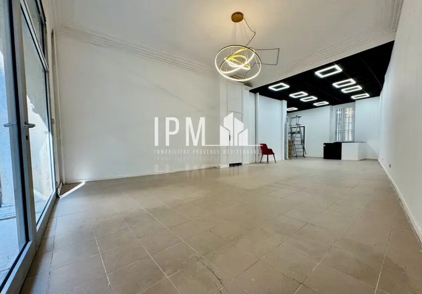 Retail in Marseille for sale Interior Photo- Image 1 of 6