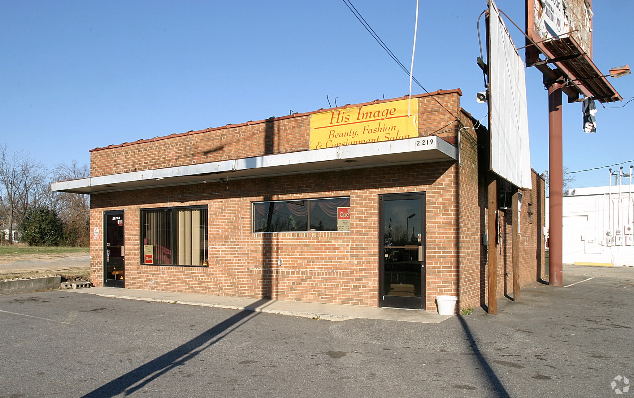 2219 E Market St, Greensboro, NC 27401