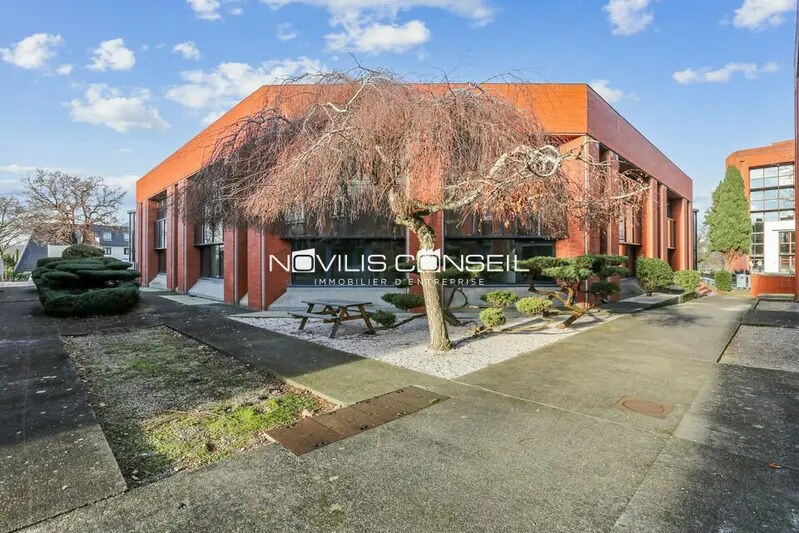 Office in Labège for lease Building Photo- Image 1 of 21