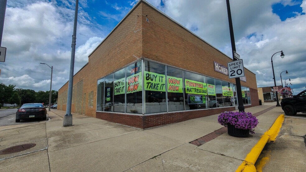 320 E State St, Algona, IA for sale - Primary Photo - Image 1 of 1
