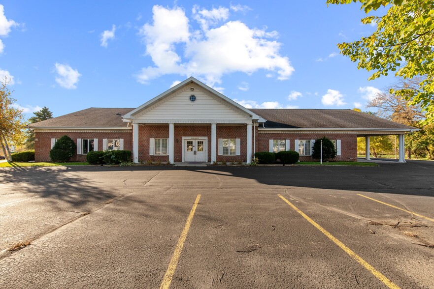 N168W20135 Main St, Jackson, WI for sale - Primary Photo - Image 1 of 9