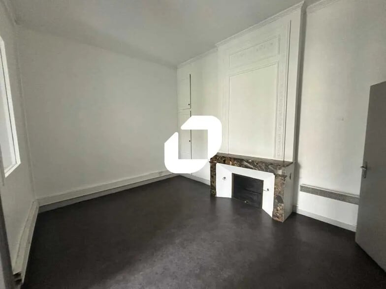 Office in Bordeaux for lease - Interior Photo - Image 2 of 10